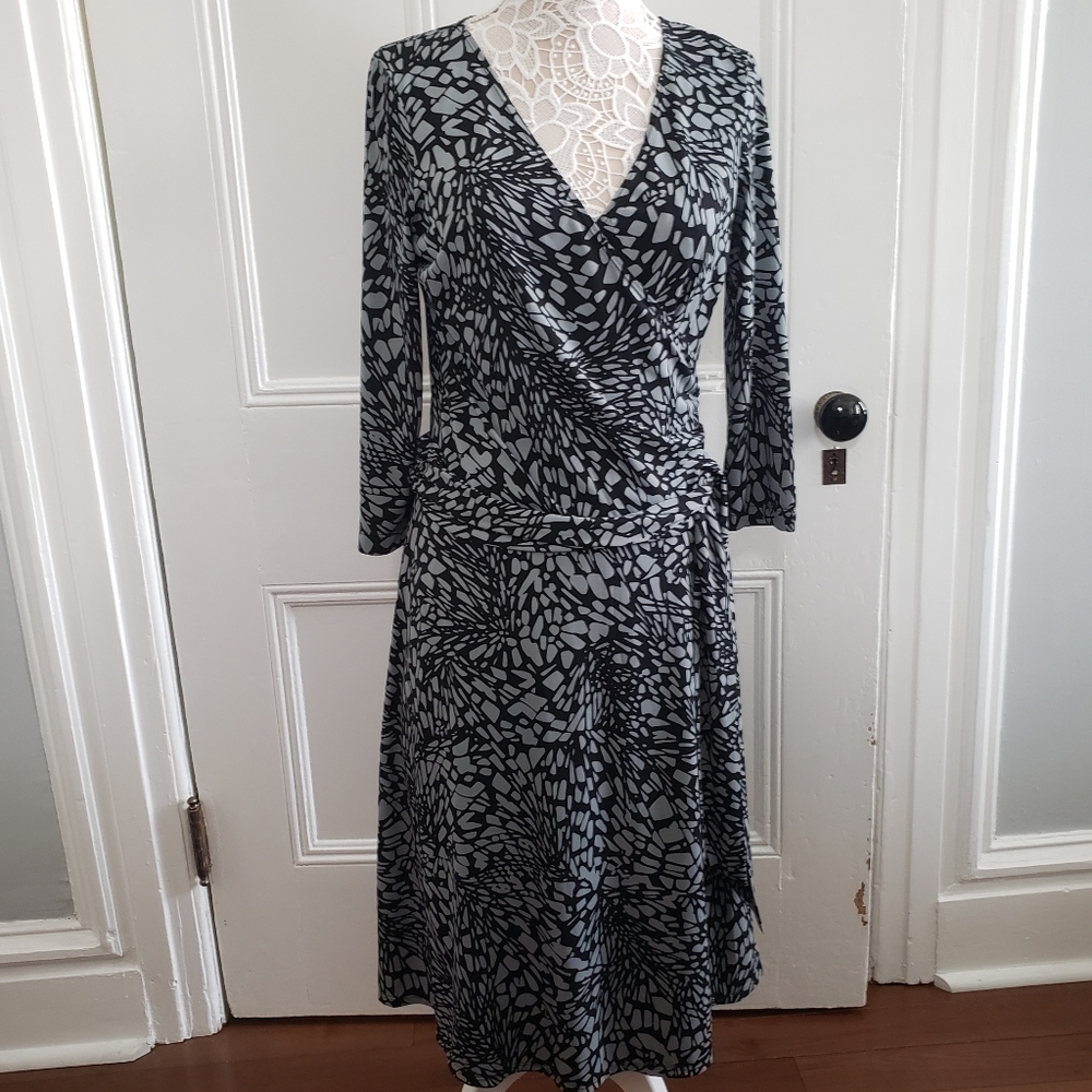 BCBGMaxAzria BCBG Faux Wrap Dress L Large 3/4 Sleeves Monarch Print Grey